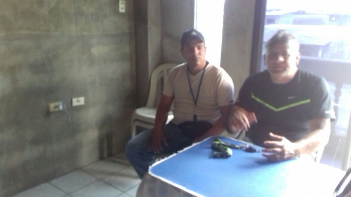 Jeyr07's tweet photo. @RedMaestrxsEC #Zona5 #DistritoPalenqueVinces Sesión de trabajo para #AsambleaDistritalRedMaestros #UnidosFortalecidos @WilmerSantacru3 @josemunoz816 @leojnb @RedMaestrxsZ5 #YoConstruyoNoDestruyo #SomosRedMaestros #TrabajoYCompromiso #EducaciónParaTodos https://t.co/i0DCzAwhlR
