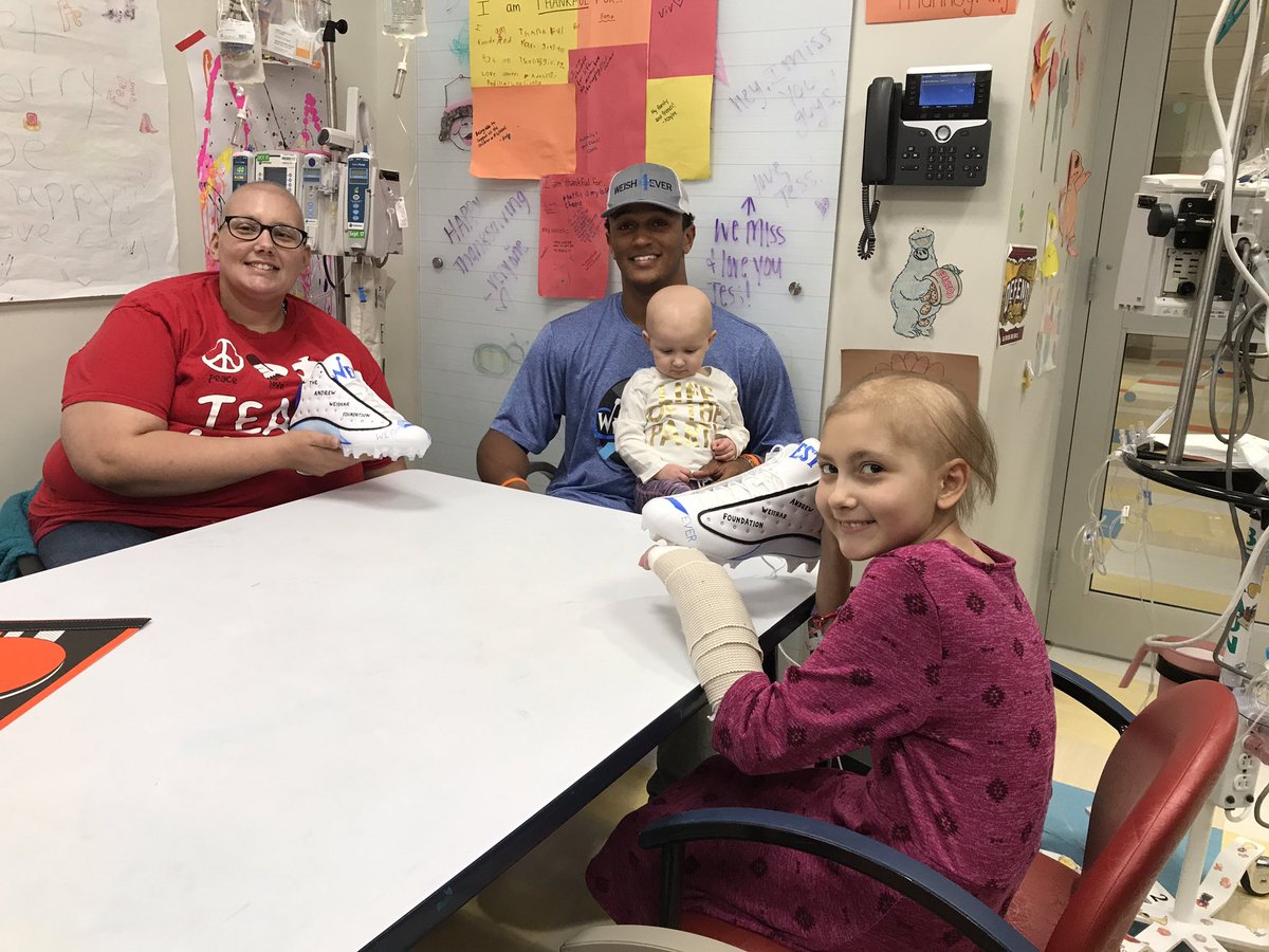 Browns's tweet photo. For Unboxing Day @DKizer_14 saw his #MyCauseMyCleats for the first time with patients at @UHRainbowBabies 

He's supporting @Weish4Ever this Sunday https://t.co/v1bbBZDlil