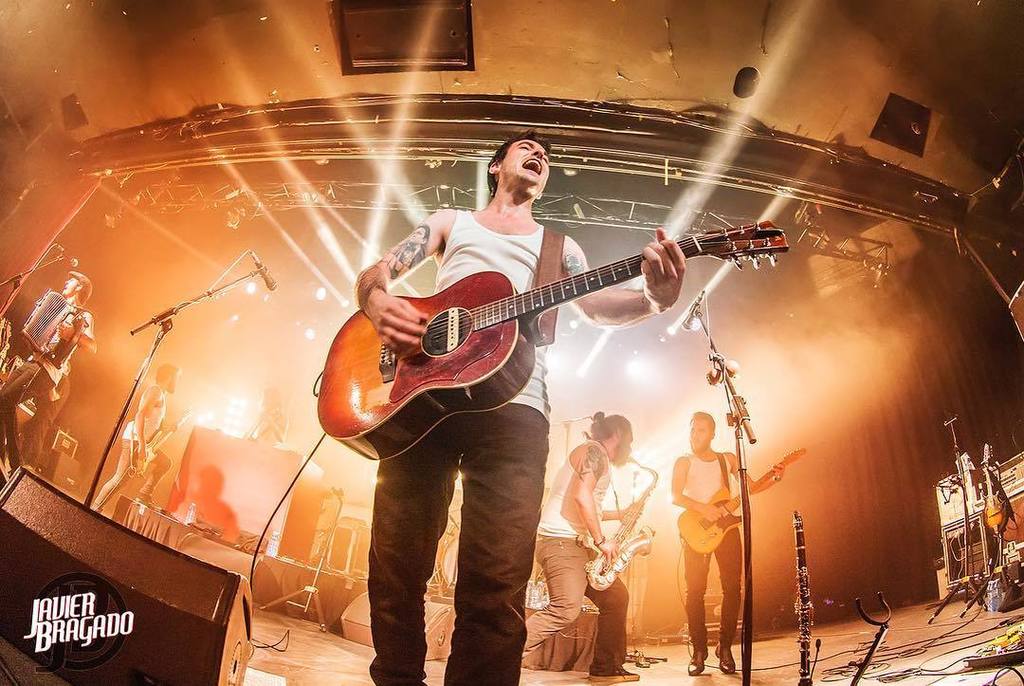 Javierbragado's tweet photo. Este finde tuve el honor de trabajar con los chicos de @lamaravillosaorquesta en el primero de sus conciertos en @larivieramadrid. Vaya espectáculo!! Mi más sincera enhorabuena!! #musicphotography #music #rockphotography #concertphoto @canonespana #htbar… https://t.co/l5L2tzj45e https://t.co/IBRJlZrNha