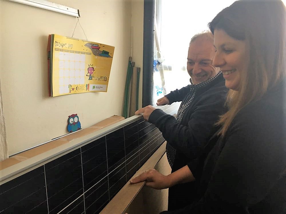 RosioAntinori's tweet photo. Visitando la ENET N°4 Alfonsina Storni en #MarDelPlata, que será una escuela #prosumidora con capacidad para generar #energía propia a través de paneles solares y de volcar el excedente en la red central. La #GeneraciónDistribuida es una realidad! https://t.co/9x1YMp2B8O