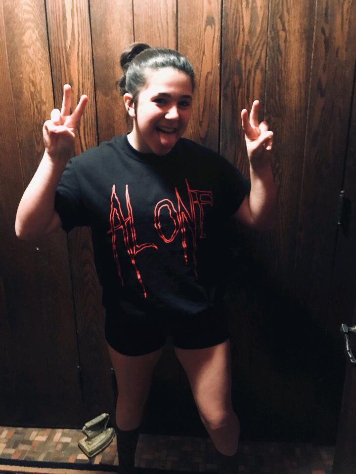 TetradPictures's tweet photo. Look at this pretty lady! Liv Zajac rocking her Alone shirt! #tpalone Want to look as cool as her? Check out https://t.co/0TIw2FvKNT
😝😃😏 https://t.co/rxW5k4O8Jk