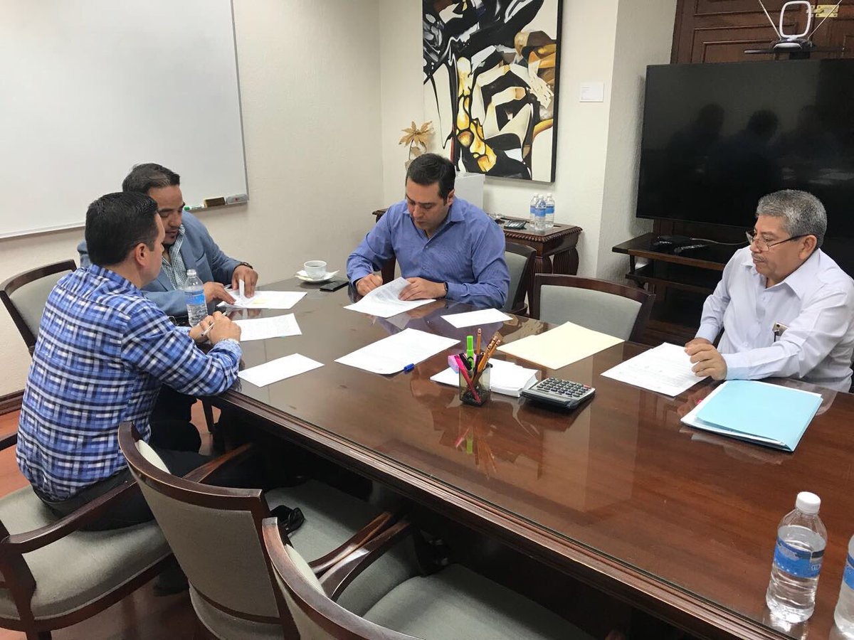 TemoGalindo's tweet photo. Gracias al apoyo del @GppanSonora en el @CongresoSon, hoy firmamos un convenio por $3,260,463.45 pesos para la pavimentación de las Calles 24 de Febrero, Haití y Regina. ¡Seguimos avanzando! https://t.co/1o258tDykf
