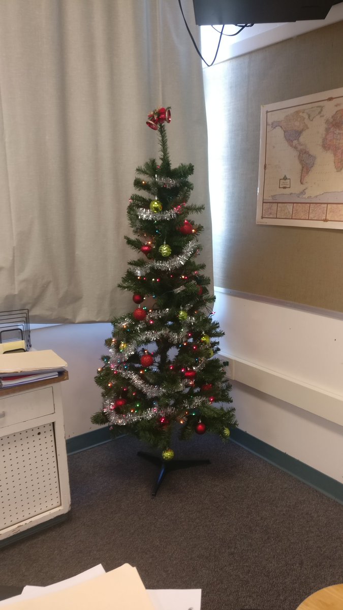 The holiday tree is up in <a href="/YoloRM15/">Chloe_Specialist</a> S/O to the helpful students in 1st and 2nd period that helped decorate. #Great2bWUSD