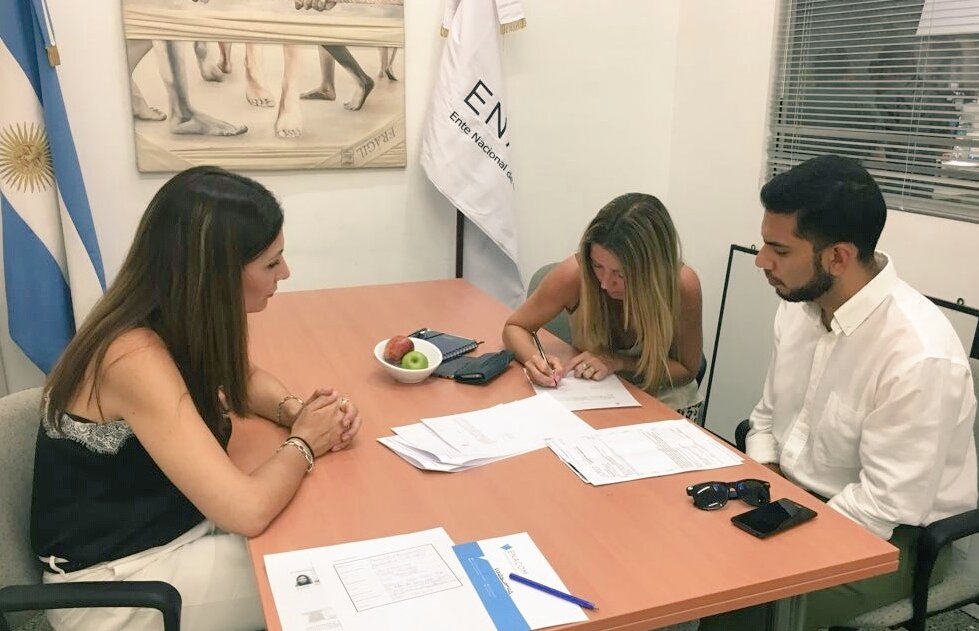 marcetellocadus's tweet photo. Día de grandes conversaciones con los beneficiarios #Fomeca que se acercaron a firmar y a compartir sus experiencias. Felicitaciones por tanto trabajo! #PluralidadDeVoces #medioscomunitarios @RadioLa5taPata #LaNexo #Maranatha @fmlaminga @ENACOMArgentina https://t.co/d8ro5pcAe3
