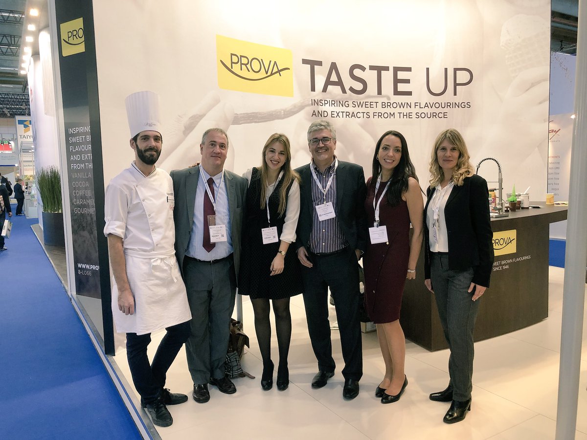 LolaFPaniagua's tweet photo. Oriol Viladeval de @Innovafood2005 apoya en #FiEurope2017 a sus destacadas representadas #Prova #Cosucra y #Novastell @Tecnifood https://t.co/gISNVGdOSo