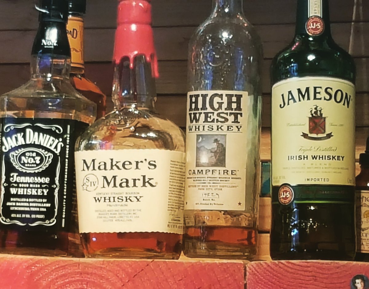WhiskeyQuestion's tweet photo. Me: do you have anything smoky
BT: [points to Campfire]
Me: oh. Yes please

@highwest https://t.co/nSLd4TJLnR