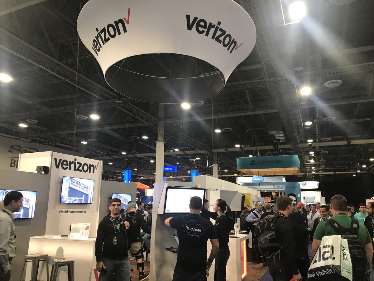 MahmoudElassir's tweet photo. The verizon booth 2420 is buzzing tonight!! Stop by and find out why better matters.  #reinvent2017 #buildmoreawesome #IamVZ #verizon https://t.co/qWdznkGnxM