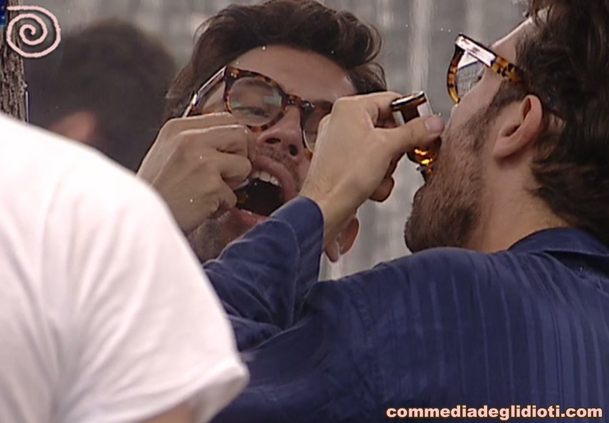 commediaidioti's tweet photo. @MelaVerde1 Sai, come ha detto quello sfigato di suo fratello...
sta FACENDO IL BOTTO...
#disoneston

#gfvip https://t.co/dMYLN5mHdM
