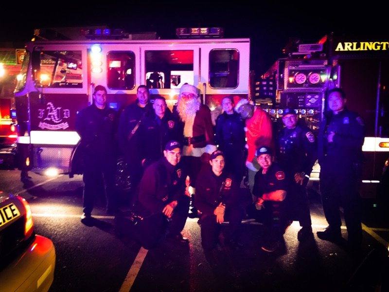 ArlingtonVaFD's tweet photo. We were happy to help @ArlingtonVaPD with their #FillaCruiser event benefiting needy children this holiday season. The Grinch may have stolen Christmas, but he didn't get too far with our fire truck π https://t.co/YFgIKWpwED