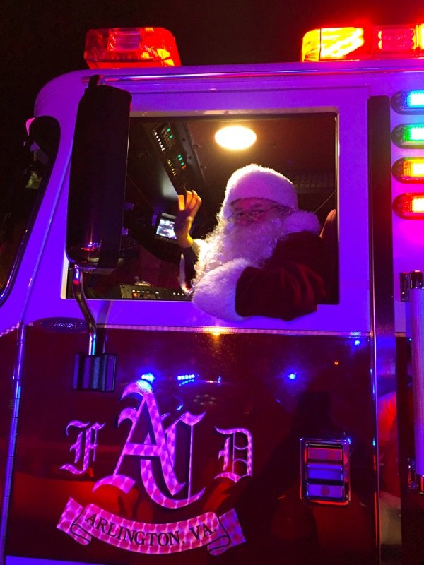 ArlingtonVaFD's tweet photo. We were happy to help @ArlingtonVaPD with their #FillaCruiser event benefiting needy children this holiday season. The Grinch may have stolen Christmas, but he didn't get too far with our fire truck π https://t.co/YFgIKWpwED