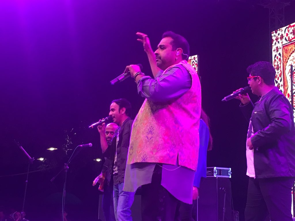 VinodSound_Ahmd's tweet photo. Shankar Mahadevan Live Perfomance At Ahmedabad #JblVt4889 #Sc48 https://t.co/7SrFAtQRvi