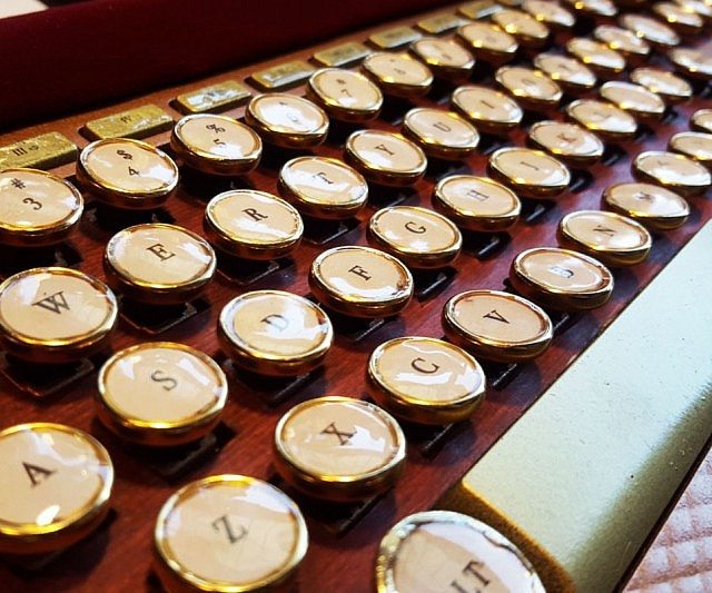 2017santa's tweet image. Vintage Styled Wireless Keyboard - tiwib.co/vintage-styled… #ComputerGeekery #giftideas #gifts