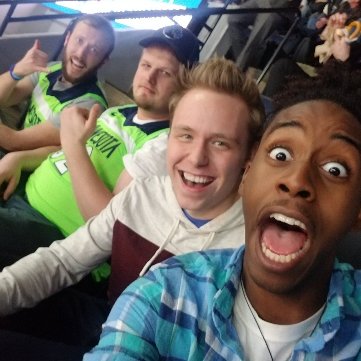 BreakHandNews's tweet photo. Wolves Win... hopefully! #USBankCollegeNight https://t.co/9rDWlxBjbr