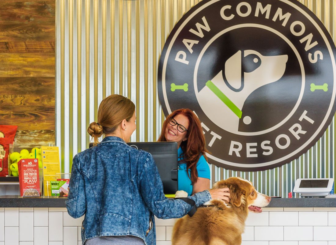 PawCommons's tweet photo. Gonna be out of town for the holidays? 🎄 Don't forget to find a place for your pup! 🐶  Book those holiday reservations now! 👍  https://t.co/iQOzhFMcni #dogboarding #dogdaycare #petresort #holidayplans #holidayprep #pawcommons https://t.co/2chFljSARN