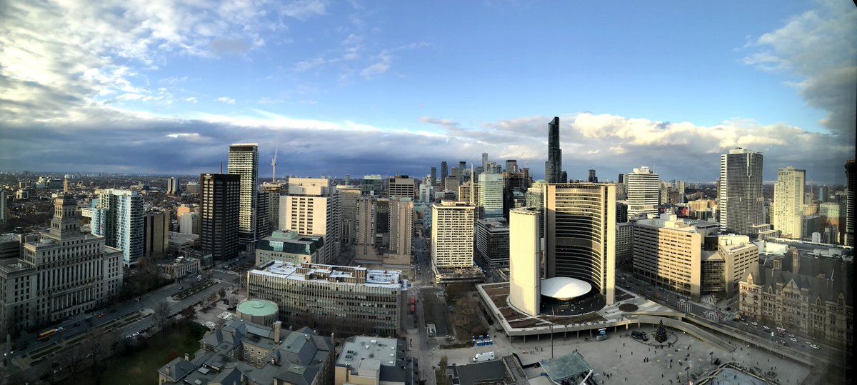 CharlesTam's tweet photo. #TuesdayMotivation Your last weekend away will always feel as if it's been too long ago, but another weekend is coming right up! Make it count! Here's #Toronto c/o a generous @SheratonCentre #SPGgold upgrade to the Club Floor &amp; 43rd Floor Club Lounge, big thanks! #xoTO #SPGlife https://t.co/cOGX8Vvs1W