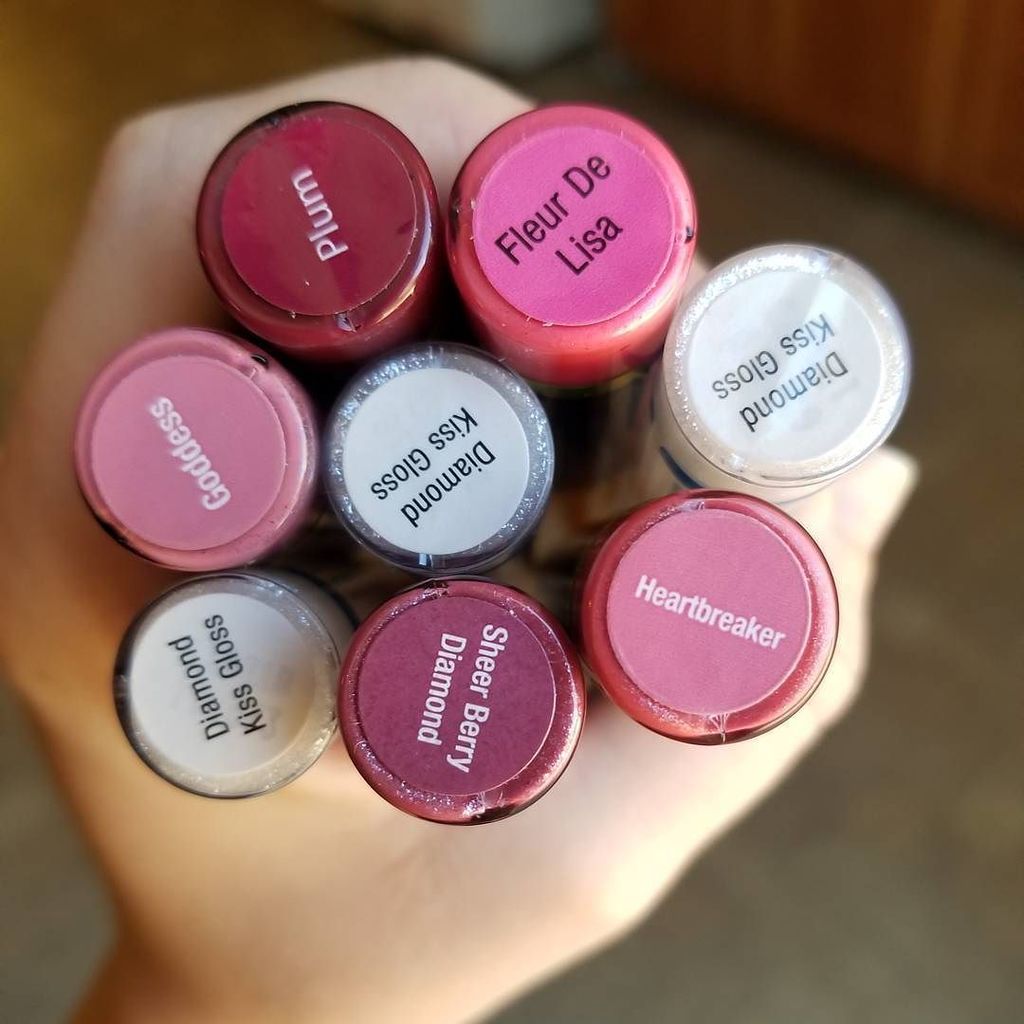 KissntellLips's tweet photo. Holidays are here alreadyπ²βπ²β #lipsense #lipstick #liquidlip #gloss #makeup #motd #makeupinspo #lastinglip #hg #makeupartists #temecula #menifee #sandiego #makeupobsessed #lipslikeaboss #instabeauty #senegence #lipsenseinstock #lipsensesale https://t.co/K9cVt60JUd https://t.co/6MMjlxkQzg