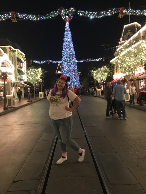 Disney,Disney,Disney❤️ #fathersjob https://t.co/vC8t0aDLuQ<a href="/tag/fathersjob"class="tags">#fathersjob</a>