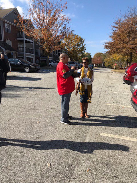 It was a pleasure to partner with @fearthefro95 and his foundation to give away turkeys to families in need. Today, as we celebrate #DayOfGiving it's important to remember to help our neighbors in need. 
#SpreadLove #ShareLaughs