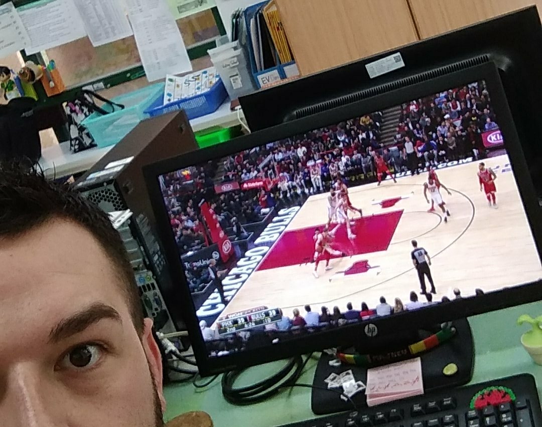 JonNevin711's tweet photo. Sunny and 75 here in #Taipei, #Taiwan. Still rooting for my Bulls on the other side of the world. What's up @Stacey21King and #NeilFunk? #SeeRed @chicagobulls https://t.co/HgSaWBswEG