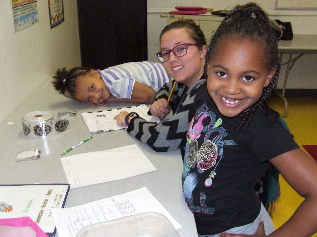 roanokepolice's tweet photo. Great job by the #RPDhomeworkhelpers today @WestEndCenter! The kids were awesome as usual! We helped with math, spelling, and reading. #RPDcommunity #Roanoke https://t.co/FzHbmmxZIq