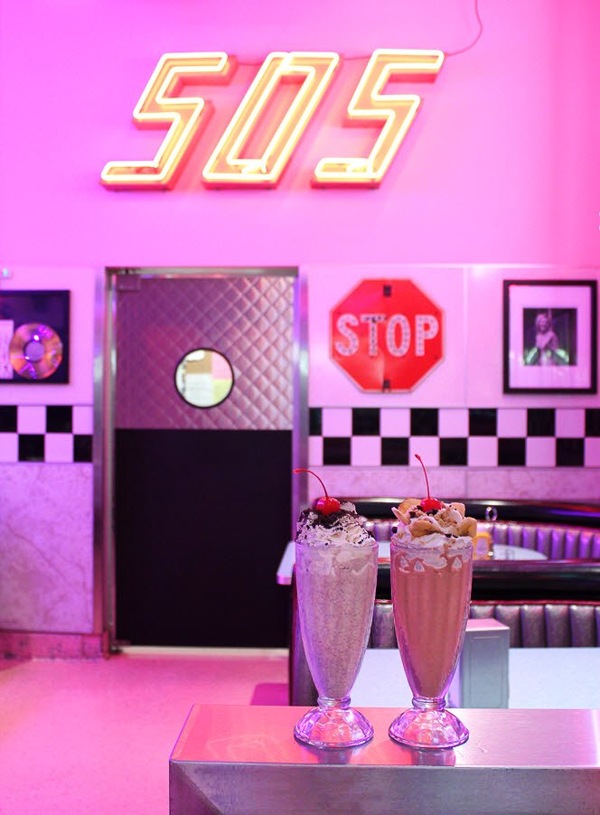 Corvette Diner tweet media