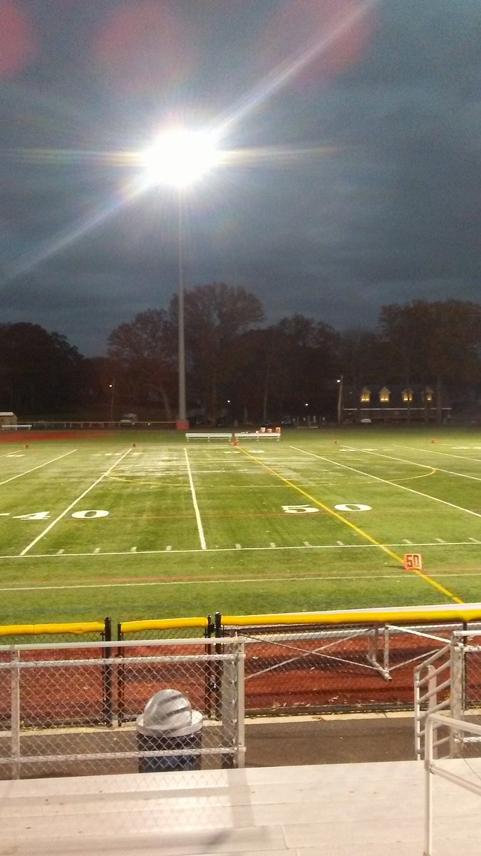 WillTheThrill76's tweet photo. The calm before the storm. #5 Stafford/Somers/East Windsor vs #4 Bullard Havens about an hour forty five till kickoff #CIACFB https://t.co/eniWSDQ0ug