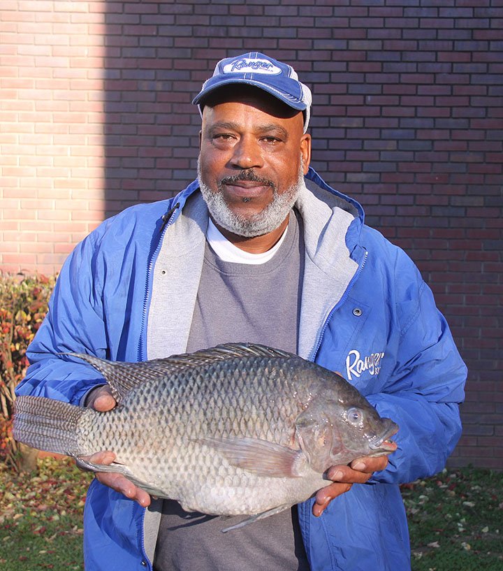 tnwildlife's tweet image. New state record for the tilapia. Madison record Gary Phelps caught the 7 pounds, 6.6 ounces fish near Gallatin Steam Plant on Old Hickory.  Congratulations to Gary on his record catch. He stopped by the Nashville office to get the fish certified.