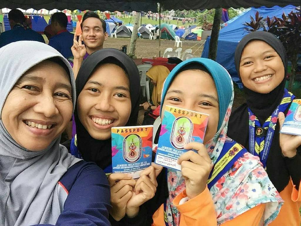 msjkl16's tweet photo. Salam #MSJKL16ANNIVERSARY !
.
.
@Regrann from @nadhirahjamian_ - Dah satu tahun dah huw huw Malaysia Scouts Jamboree Kuala Lumpur #msjkl16 and sembilan hari menapak dalam lumpur ituw hahah indahnya dunia ♥ #guwarindu #banget #msjkl #medanianscouts #scouts76 #pengakaptakpern… https://t.co/OyULaNQs5h