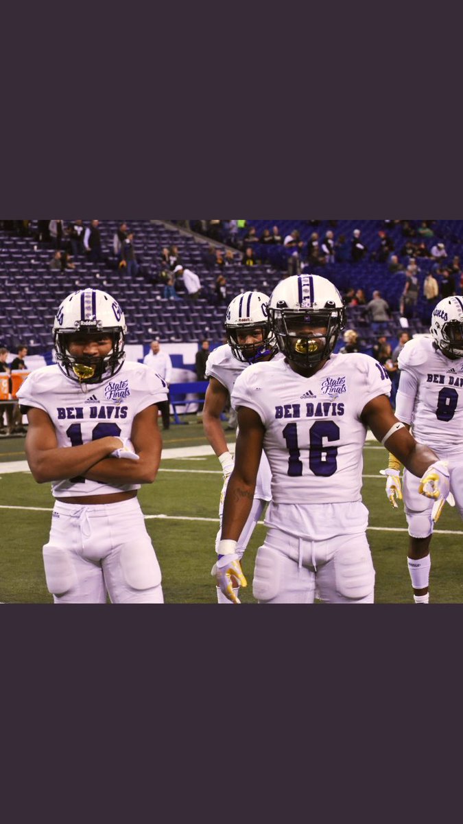 fto_solid's tweet photo. Senior Szn🅿️ ima miss this the most 😈💍 #nextchapter https://t.co/CBSDf2yIE5