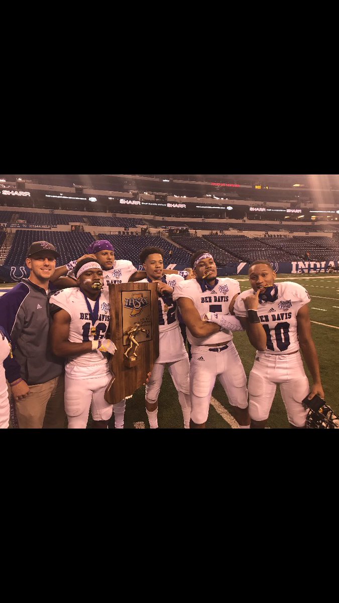 fto_solid's tweet photo. Senior Szn🅿️ ima miss this the most 😈💍 #nextchapter https://t.co/CBSDf2yIE5