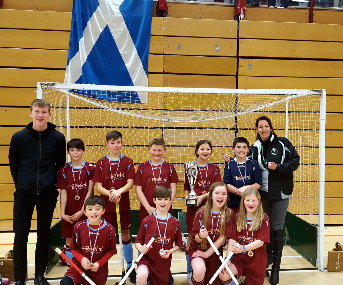 MariaMacleod3's tweet photo. DRAKIES pick up another title 👏St Andrews CUP 2017 P6/7 WINNERS 🤗⚾️🏆 @DrakiesPS  10 Teams entering today's comp. Some great shinty on show. 'Team work makes the dream work' as they say at Drakies 😀#kidsshinty #StAndrewsCup #TeamDrakies #1stShinty https://t.co/V7nZhIhegx