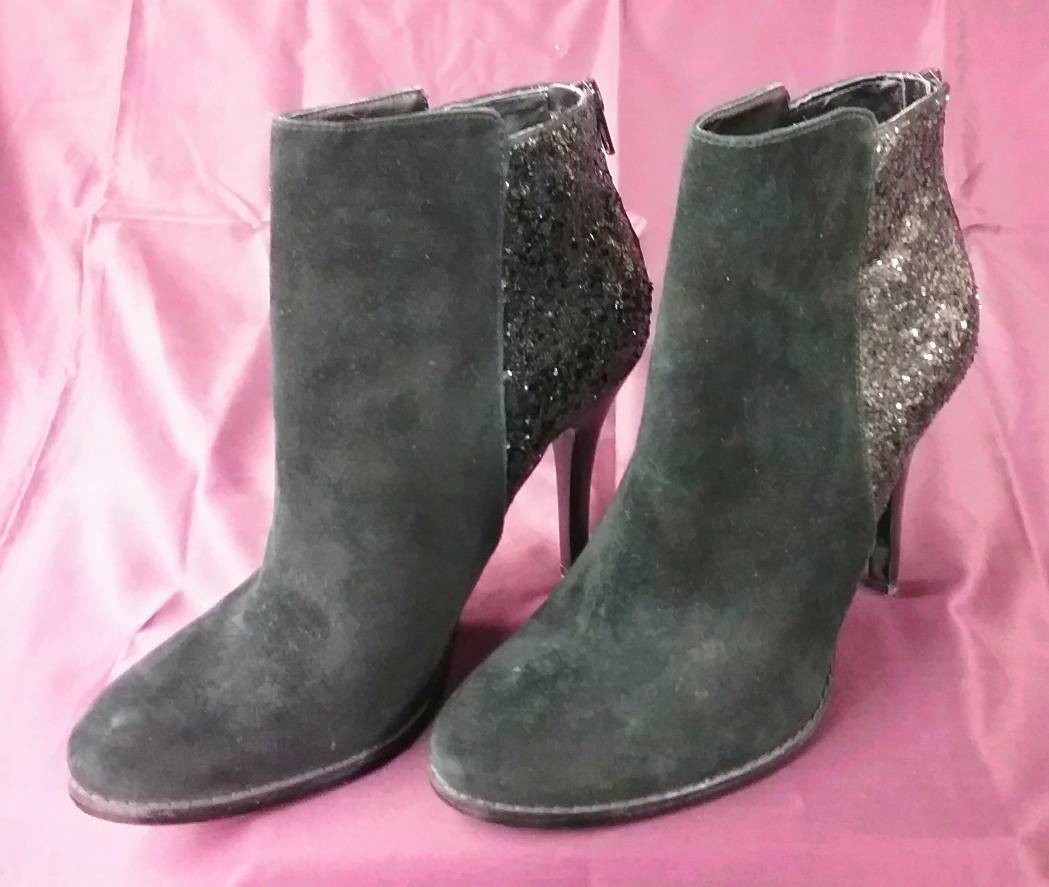 ShopCapHillGW's tweet photo. 11/28/17, 12:30pm, BCBG Paris black sparkling boots (8.5) #AtGoodwillNow #BDBG #shoes #womensfashion #boots #caphillgoodwill https://t.co/BxPUSBDDIf