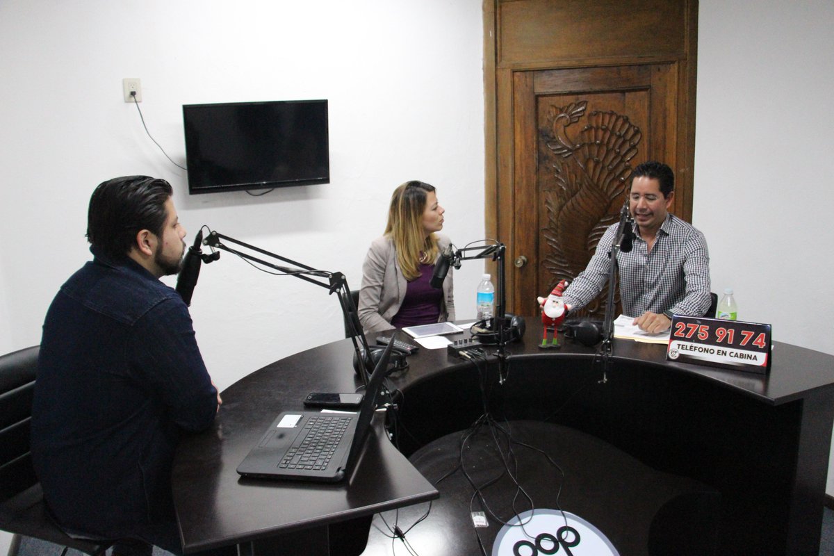afperi's tweet photo. Subdelegado de @SEDATU_mx #Michoacán, Iván Pérez Negrón platicó con Armando Martínez y Karina Arreygue en espacio de @Pop953Morelia sobre avances de nuestros programas federales.
Estamos trabajando para mejorar tanto viviendas como espacios públicos de michoacanos. https://t.co/y7ImnmZn6U