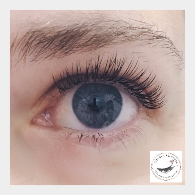 eyeconic_lashes's tweet photo. #lashesonpoint #VanCity #Lashes #blueeyes #spa #beauty #eyeconicbeautique #naturally https://t.co/q483vJQT5l