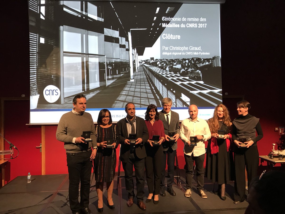 L_EsquenetGoxes's tweet photo. Ce soir à la remise des médailles du @CNRSMip aux #Talents2017 du @CNRS dans notre région : de belles récompenses dans des domaines aussi différents que #ripsylves #MicroMagnetisme #Phychologie #Chemcam #cytométrie #Accessimap #Finance #SyntheseMoléculaire #Toulouse #Excellence https://t.co/8HAsDarEX5
