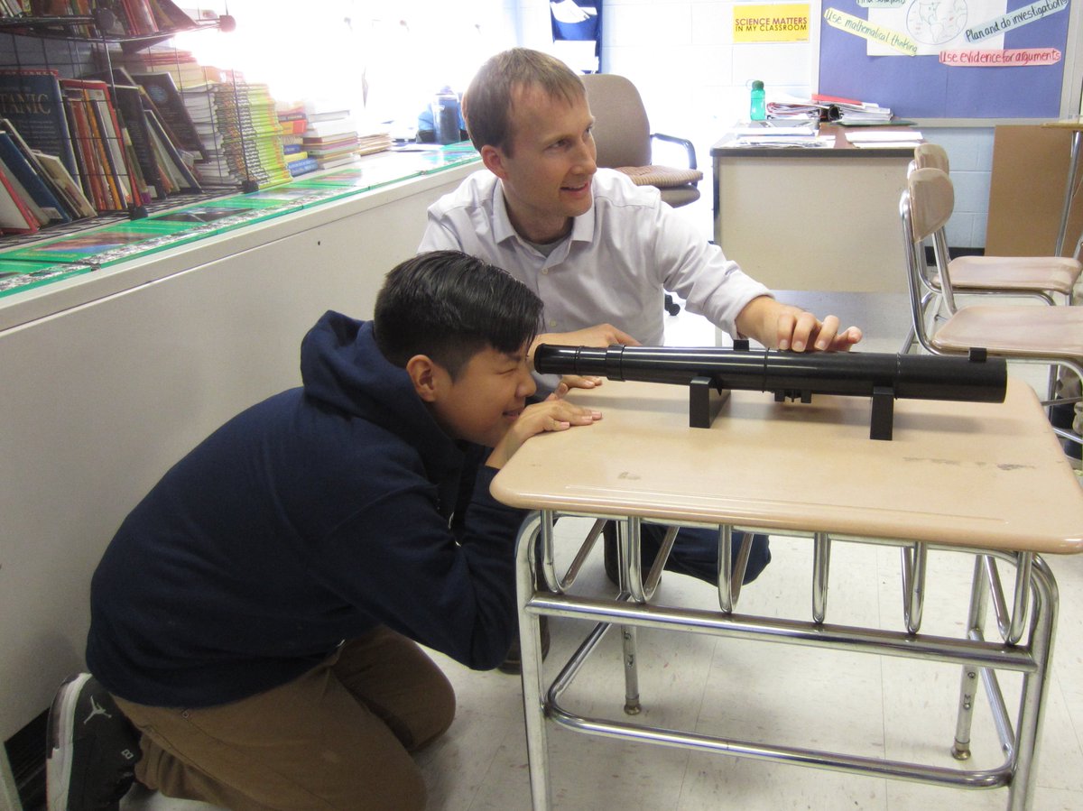 WatsonSciClass's tweet photo. Sixth-grade engineers @LakelandSchool worked in teams to assemble and test telescopes similar to the one used by Galileo more than 400 years ago. Astronomer Dr. Knight with #ProjectAstro guided their explorations. #schoolsneedpartners https://t.co/QspjNpkrHT
