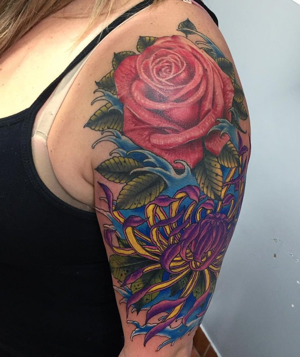 Can you say VIBRANT? Loving the rich colours of this flower piece by @raidel_bas