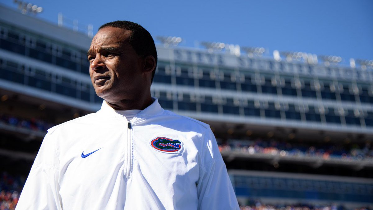 New @GatorsFB coach Dan Mullen fires interim head coach Randy Shannon, others bit.ly/2AFlGwd?utm_so… https://t.co/brUoE8hvUA
