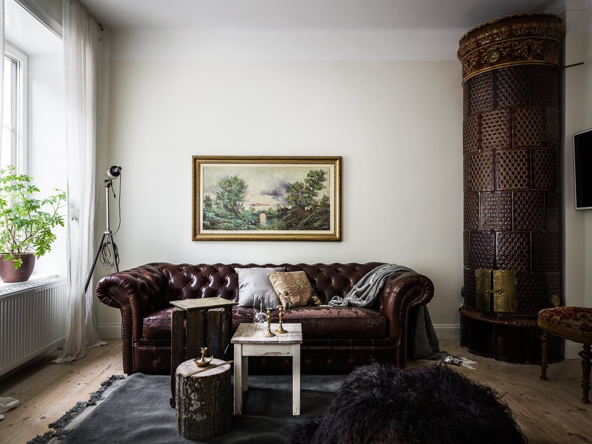 GronandWhite's tweet photo. Oh! this gorgeous Swedish apartment with dark chocolate touches. Stunning! See the full tour on the "A Nordic Mood Blog" via Grøn + White https://t.co/SewKEuwK3M https://t.co/PsJbjrhnf0