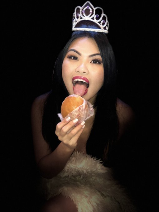 Dont judge! Its my birthday! Hmm.. cream filled donut #ieatwhatiwant #donuts 🍩#birthdaygirl #saggitarius