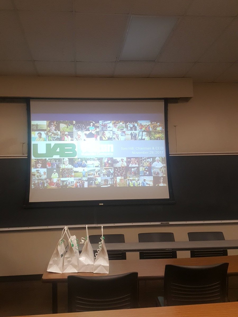 BPierreMBA's tweet photo. Tonight is the finale with #VulcanMaterialsCompany talking strategy with a counter from a student group in #UABCollatCEOClass at the #UABSchoolOfBiz #gradlife #december16th #TimeRoWalkAlready #GGMU #TriniFresh https://t.co/qHq6RP2Zzu
