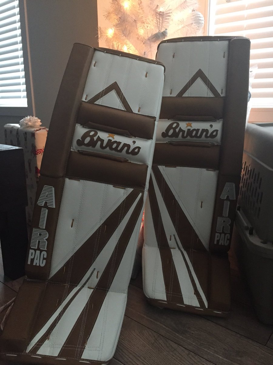 melcee403's tweet photo. Christmas came early thanks to @goaliesonly #heritage https://t.co/D9NtGrQRgP
