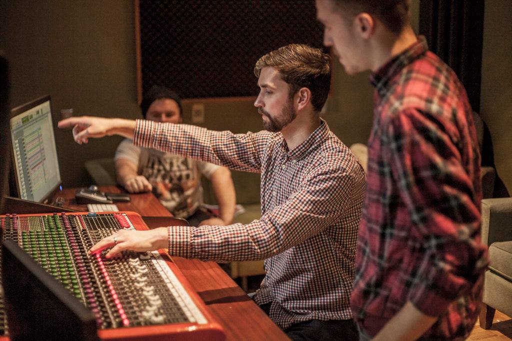 Congrats, Lyndon Professor <a href="/BrianWarwick_/">Brian Warwick</a> for your work sound engineering @michaelbuble 's #NobodyButMe and its #GRAMMY nomination. Proud of you and the experience you give our students! <a href="/northernVTU/">NorthernVTUniversity</a> <a href="/johnsonstate/">johnsonstate</a> #GrammyNominations #GrammyNomination