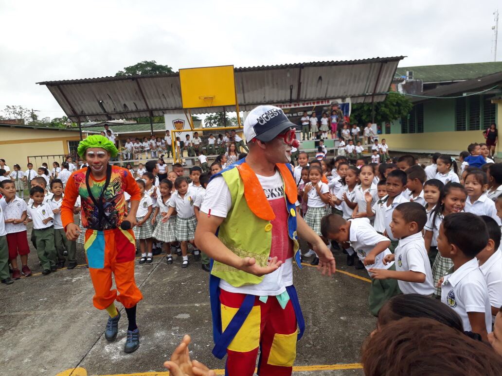 Ejercito_Div6's tweet photo. #AEstaHora Héroes Multimisión de @COL_EJERCITO realizan la campaña “Quiero a mi Patria” en el colegio el Jardín de #PuertoAsís #Putumayo para fortalecer en los menores su sentido de pertenencia y amor por los símbolos patrios #FeEnColombia #BAAID6 #Brigada27 #Bicas27 https://t.co/GbJKvK7n65
