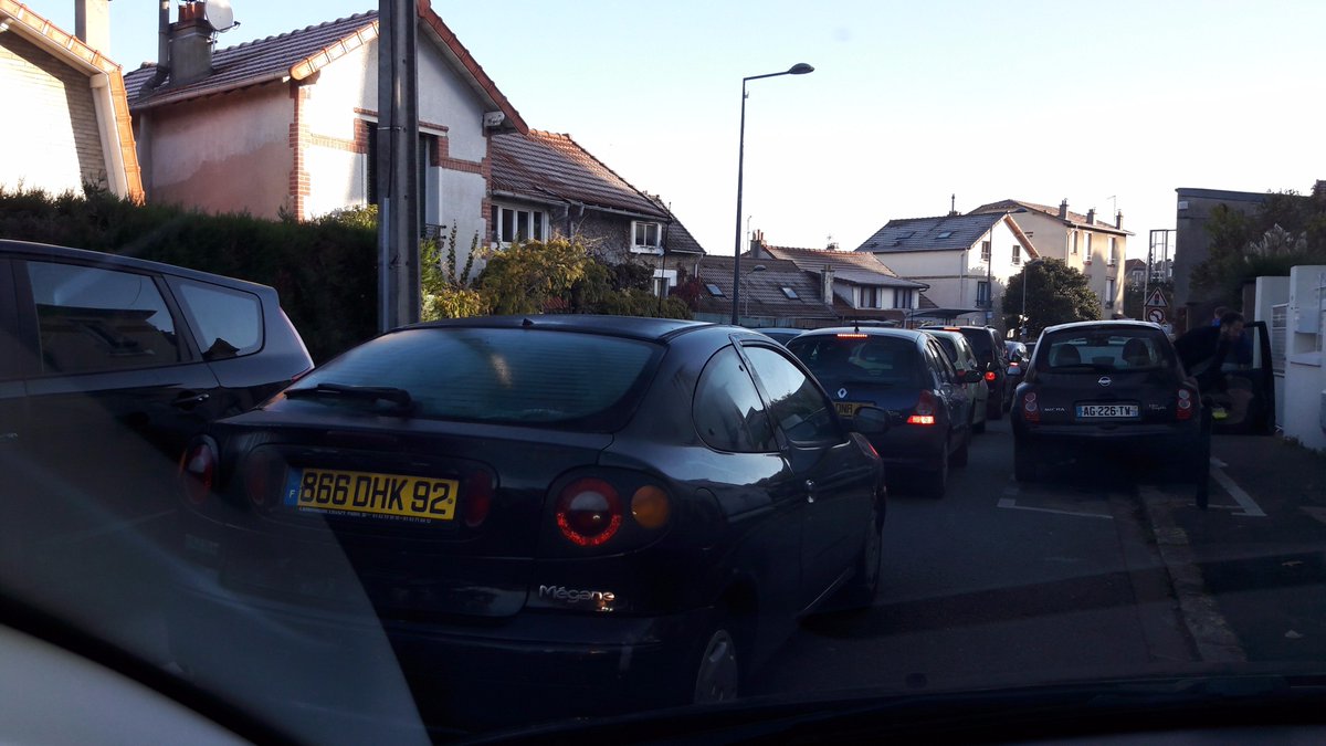 DChapat's tweet photo. @NC_IssyLesMx @NC_78_92 @Nous_Citoyens Scandale à Meudon : un accès de voirie bientôt fermé par la mairie, sans concertation préalable des assos de quartiers, ni des riverains. Résultat du 1er test : reports de 4000 véhicules dans des rues inadaptées, bouchons, pollution #meudon #ruedelabelgique #valfleury https://t.co/lQYGgbflCV