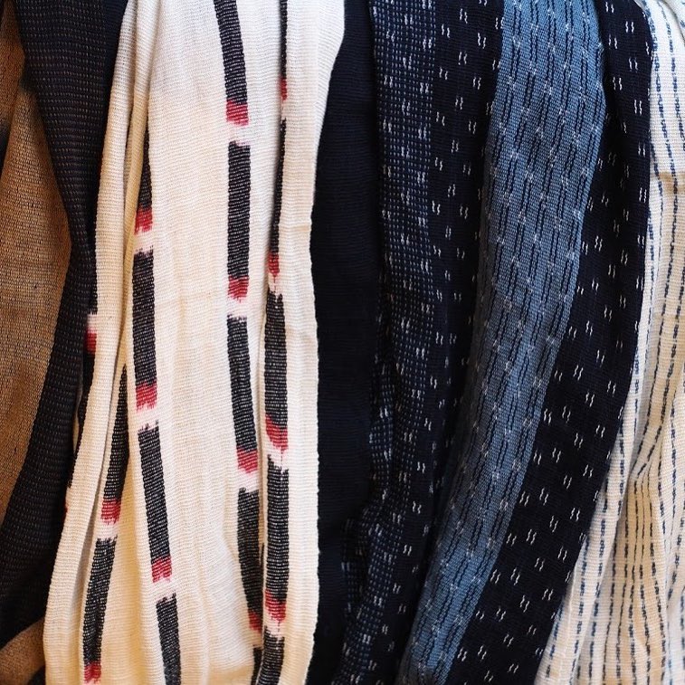 We just got a restock of karu-ori scarves! Simple and casual, light-weight and comfortable, they are the perfect all-season accessory. Get yours here: kirikomade.com/search?type=pr…