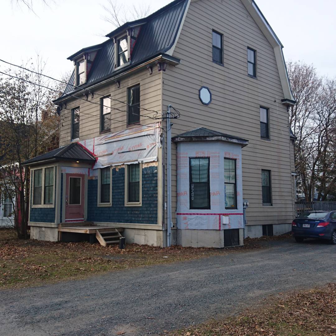 jrussonconst's tweet photo. This diamond in the rough is getting a face lift! #carpentry #renovation #fraserwoodsiding #Itsgoingtobebeautiful https://t.co/NOP2LvjQ7t