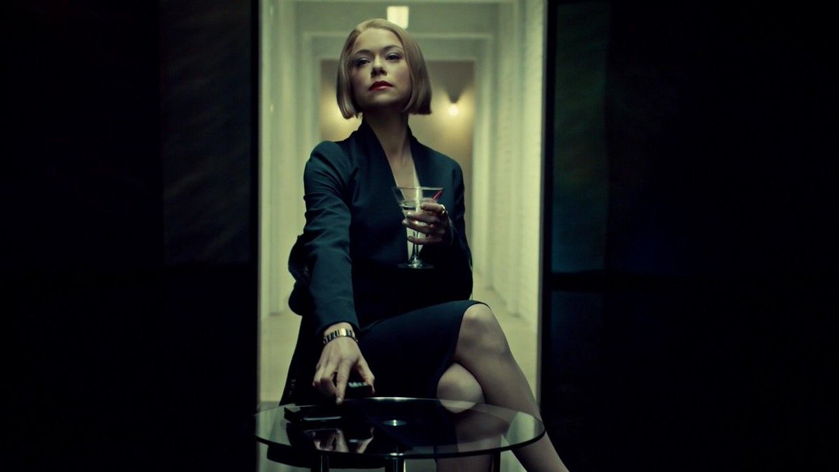 ElyBotwin's tweet photo. @xisca_cassola Attendo con eleganza e stile l'episodio della mia nuova serie preferita 🍸 https://t.co/TZK8PULkMT