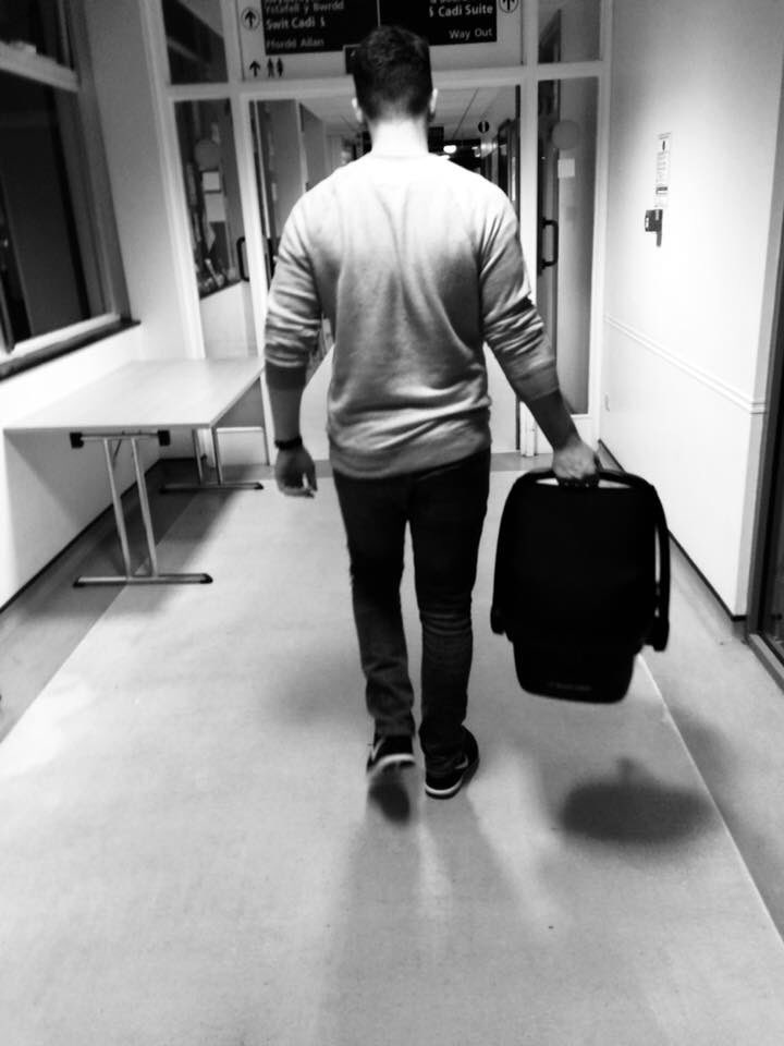 Llongyfarchiadau mawr i Gareth Owens a Catrin Bowen, Maesybont ar enedigaeth eu mab Ilan John