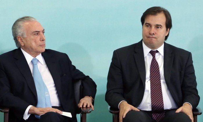 JornalOGlobo's tweet photo. Pedido de impeachment de Temer aguarda há um ano análise na Câmara. https://t.co/lsTPNzjh6n https://t.co/VOi0jsnPCu